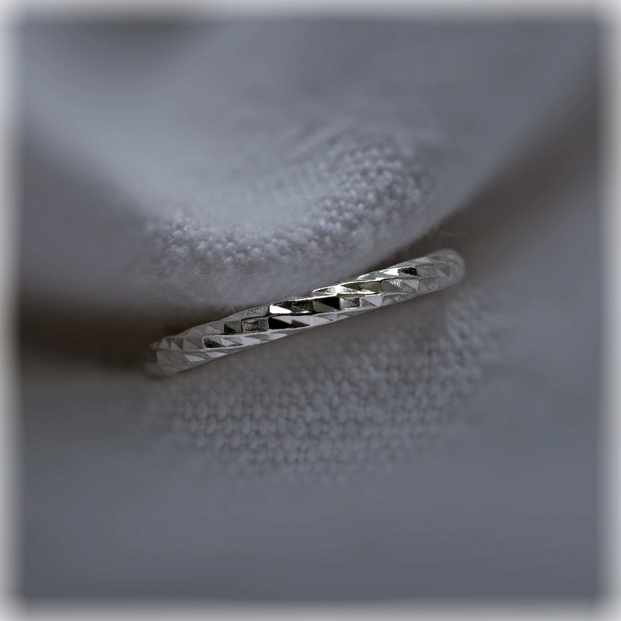 Earcuff Morounke argent 925 anneau fin diamanté collection Keloïd EMIKemi