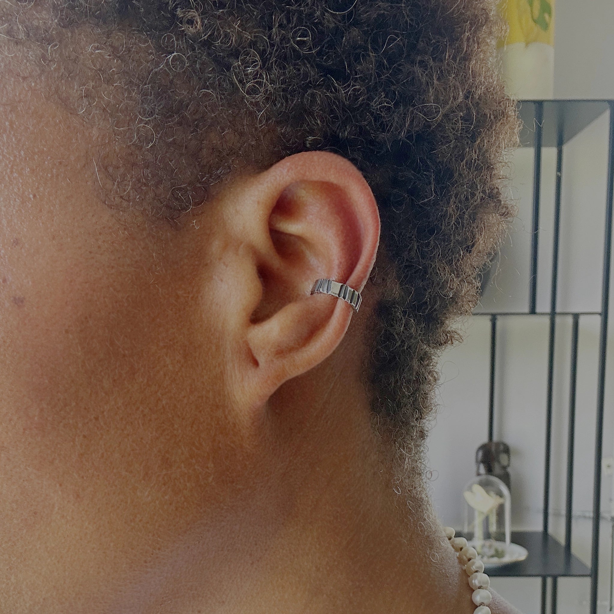 Earcuff Sade argent 925 oxydé stries verticales iréguliers collection Keloïd EMIKemi