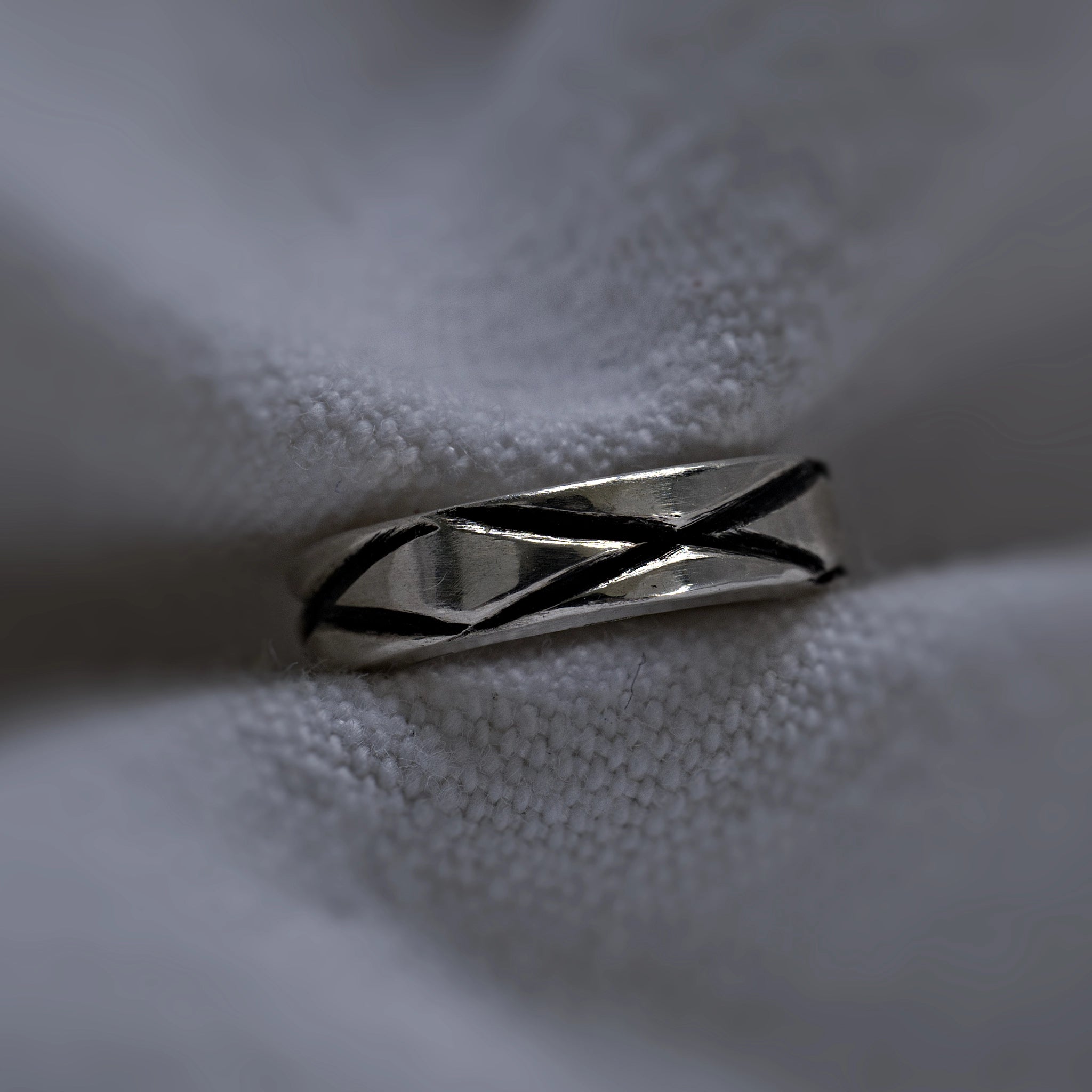 Earcuff Simba argent 925 oxydé losanges entrelacés collection Keloïd EMIKemi