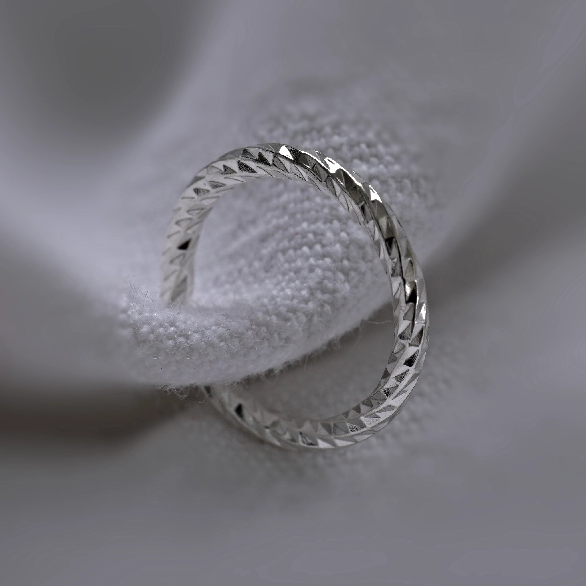 Earcuff Morounke argent 925 anneau fin diamanté collection Keloïd EMIKemi