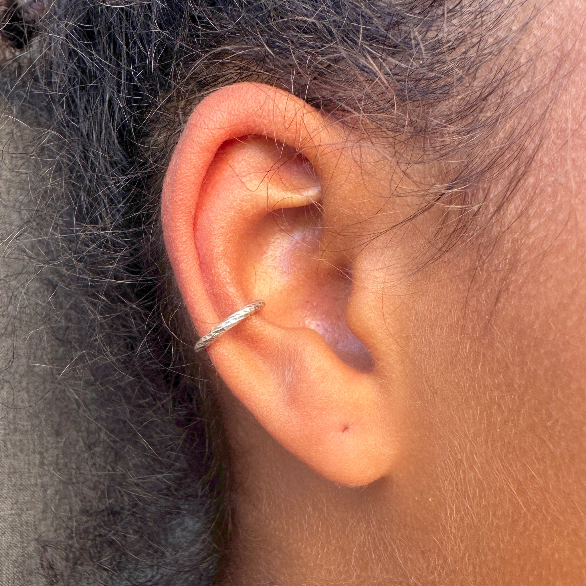Earcuff Morounke argent 925 anneau fin diamanté collection Keloïd EMIKemi