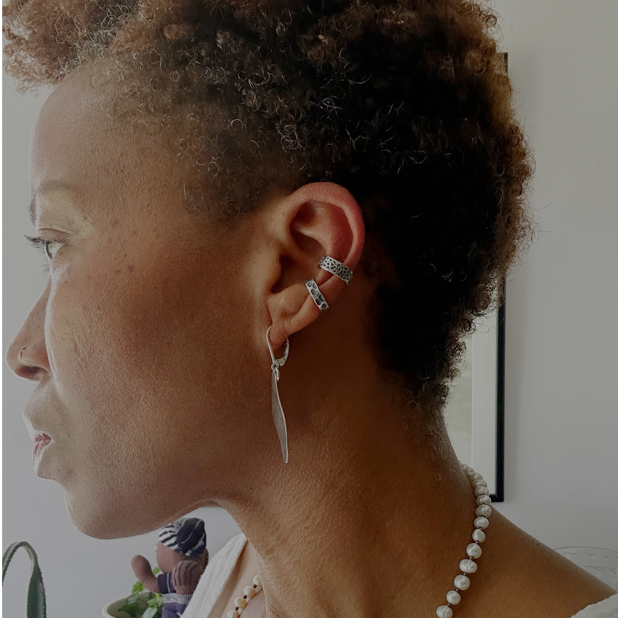 Earcuff Bineta argent 925 oxydé cratères lunaires en accumulation collection Keloïd EMIKemi