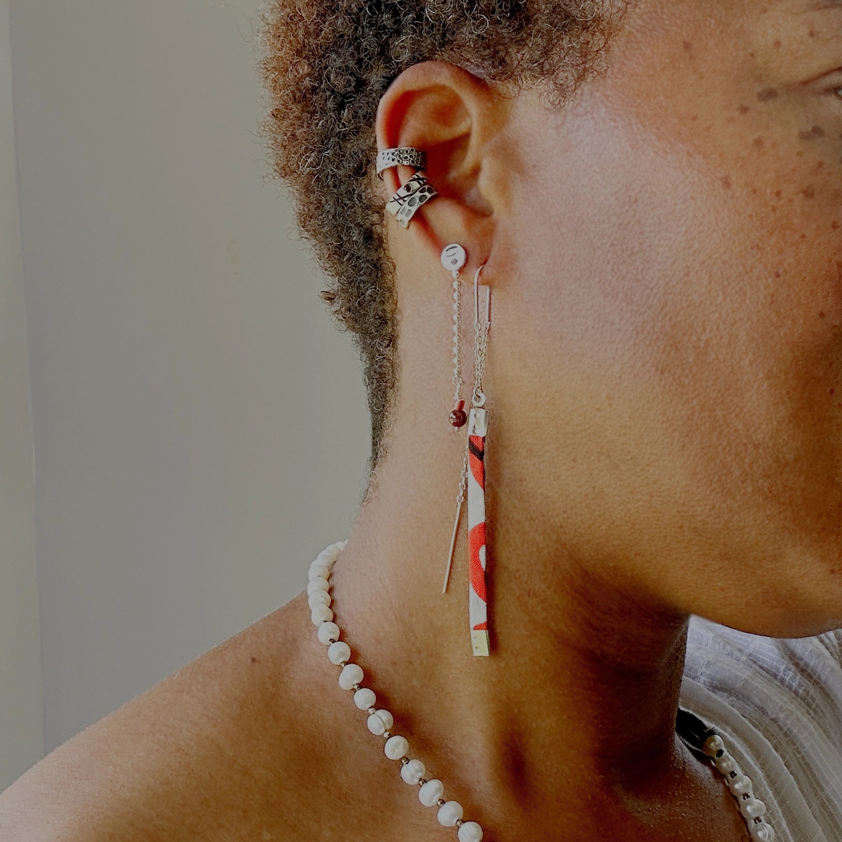 Earcuff Bineta argent 925 oxydé cratères lunaires et personnalisé collection Keloïd EMIKemi