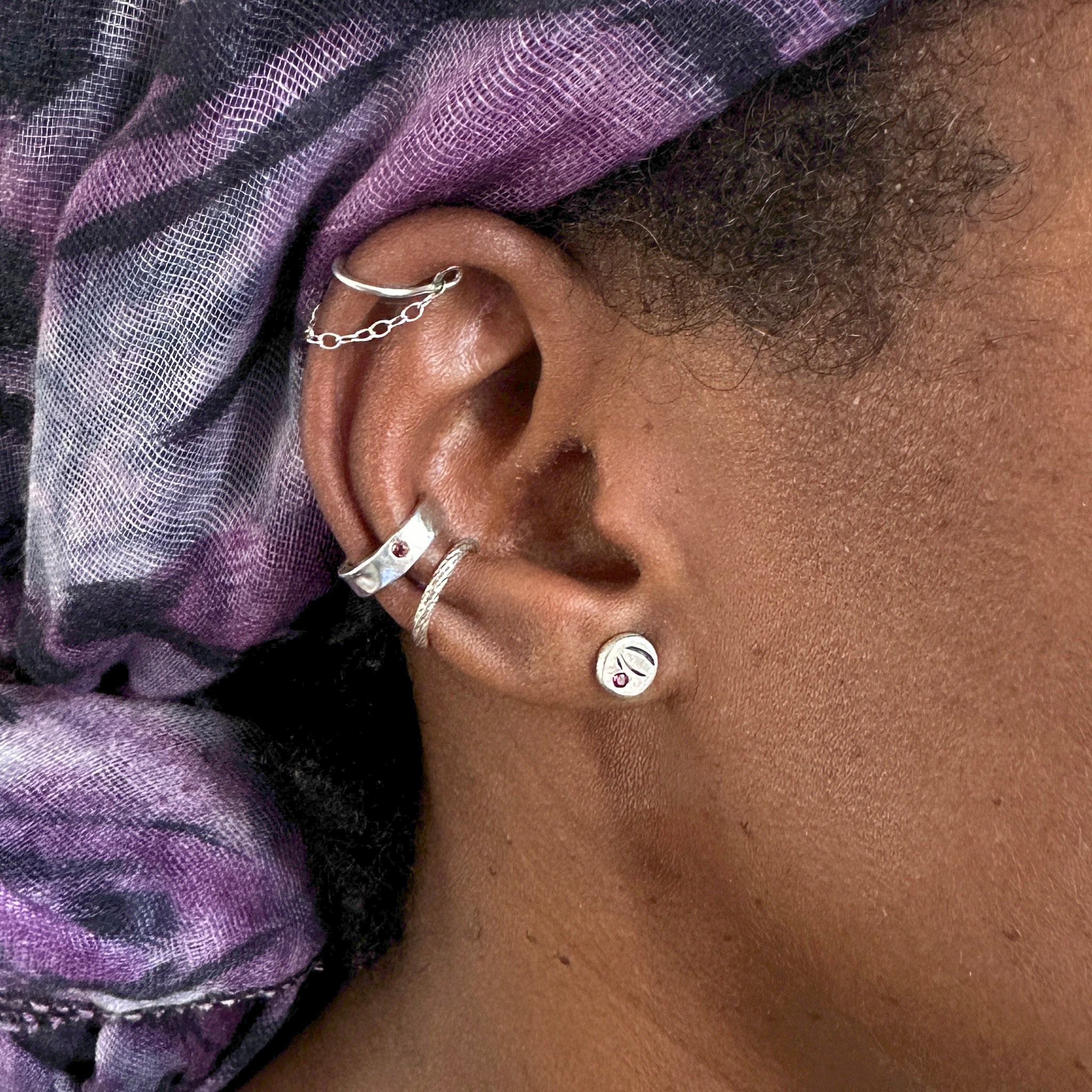 Earcuff Morounke argent 925 anneau fin diamanté collection Keloïd EMIKemi
