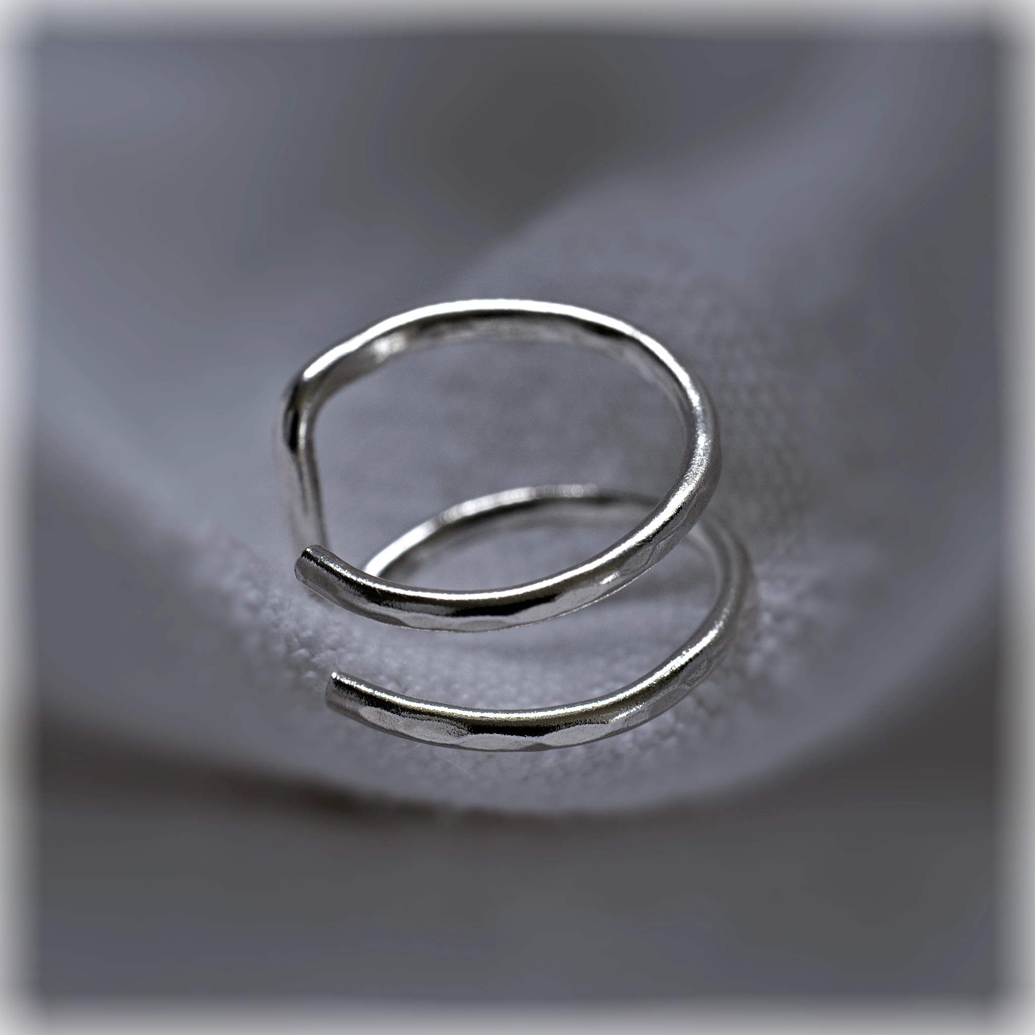Earcuff Damilola argent 925 double anneau martelé collection Keloïd EMIKemi