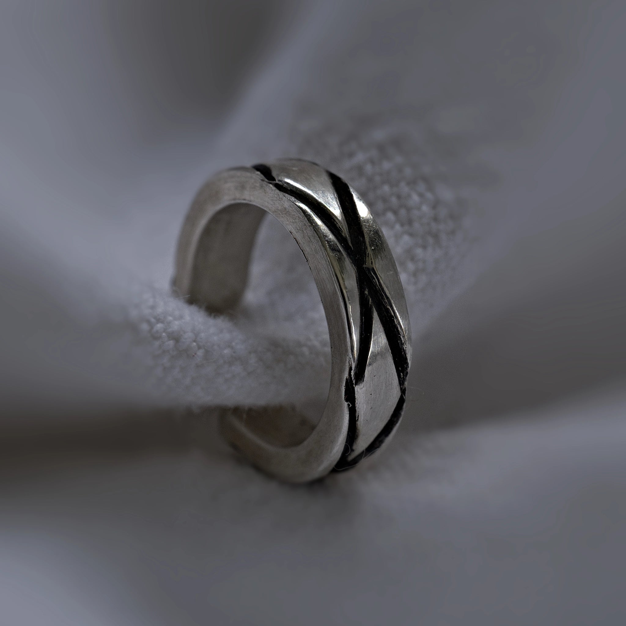 Earcuff Simba argent 925 oxydé losanges entrelacés collection Keloïd EMIKemi