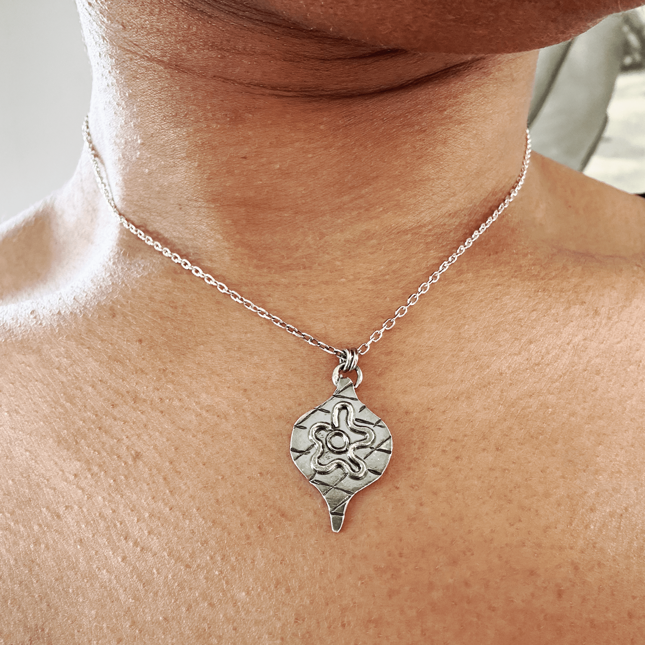 "Pendentif fleur Esi argent 925 - collier artisanal français wax"